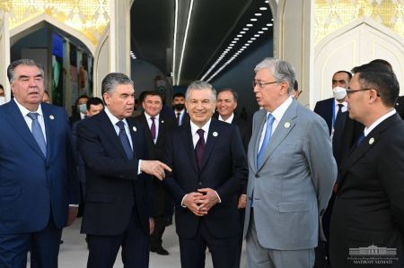 The Presidents Got Acquainted with the Industrial Exhibition