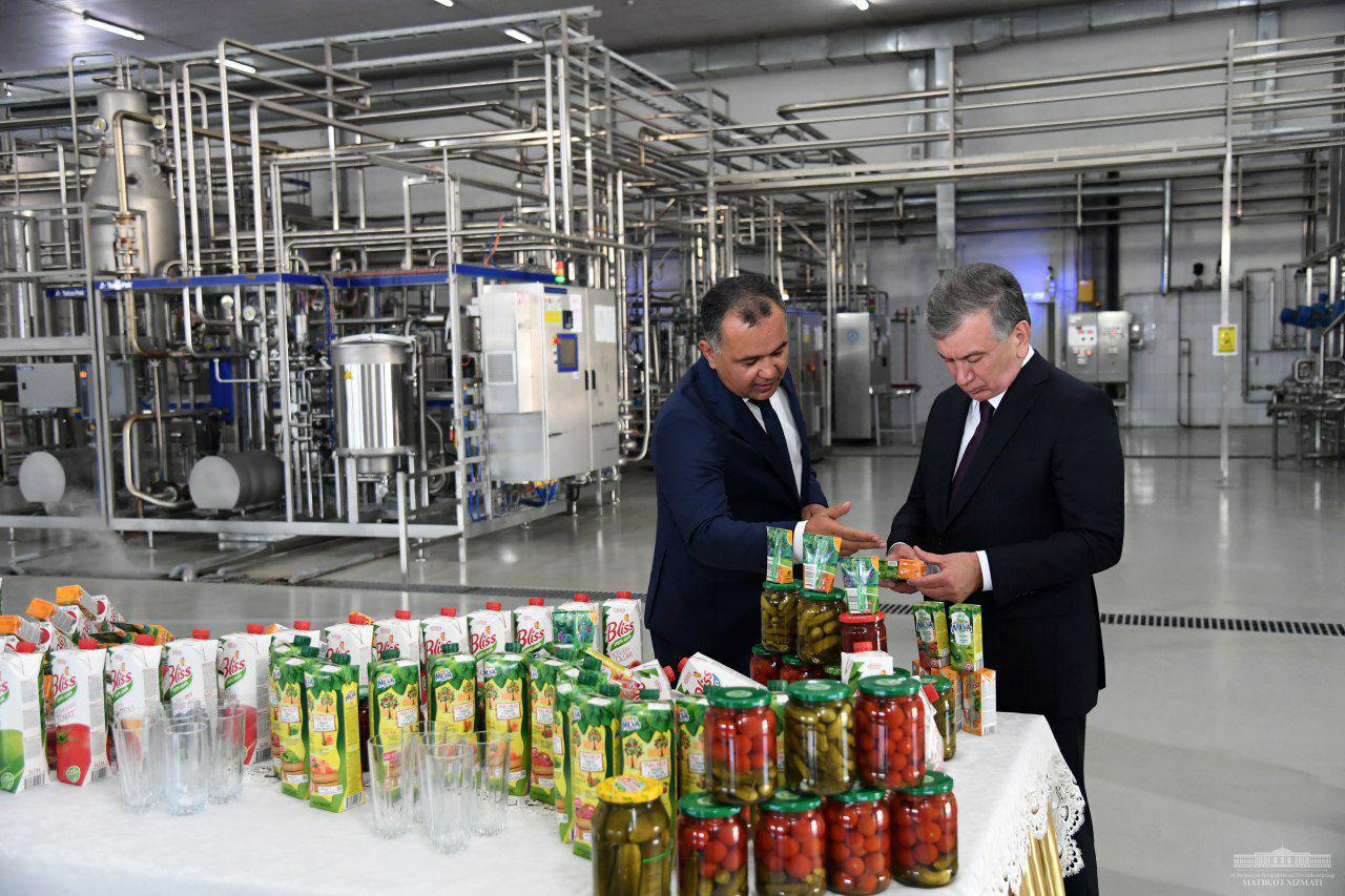 Shavkat Mirziyoyev visits fruit and vegetable processing enterprise