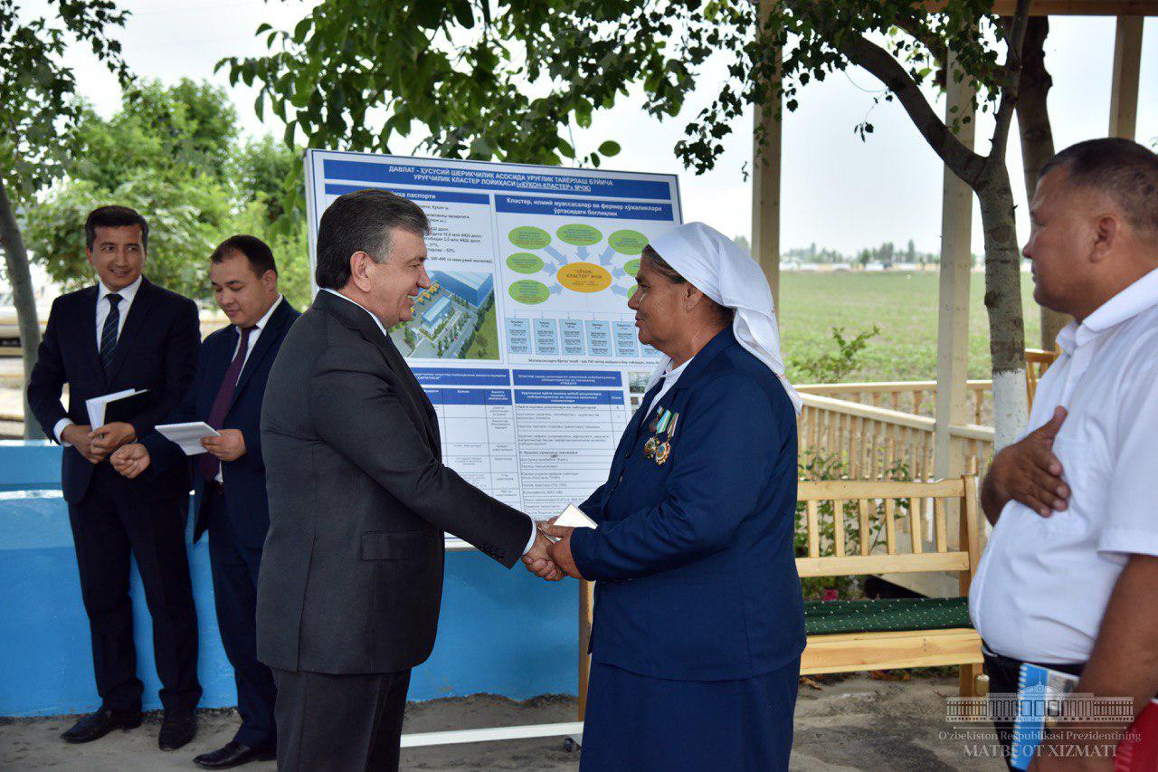 Shavkat Mirziyoyev talked with farmers