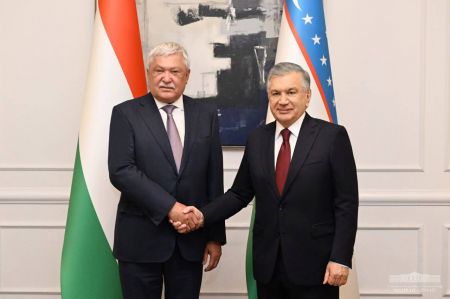 Uzbek President Notes Great Opportunities for Expanding Business Partnership with Hungary
