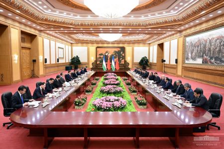 Лидеры Узбекистана и Китая рассмотрели вопросы дальнейшего расширения многопланового и всестороннего стратегического партнерства