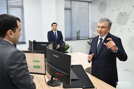 President Visits the State Tax Committee Data Processing Center 