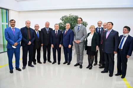 Leaders of Uzbekistan and Hungary Visit a Joint Research Center