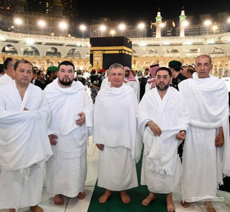 Shavkat Mirziyoyev Visits the Holy Kaaba