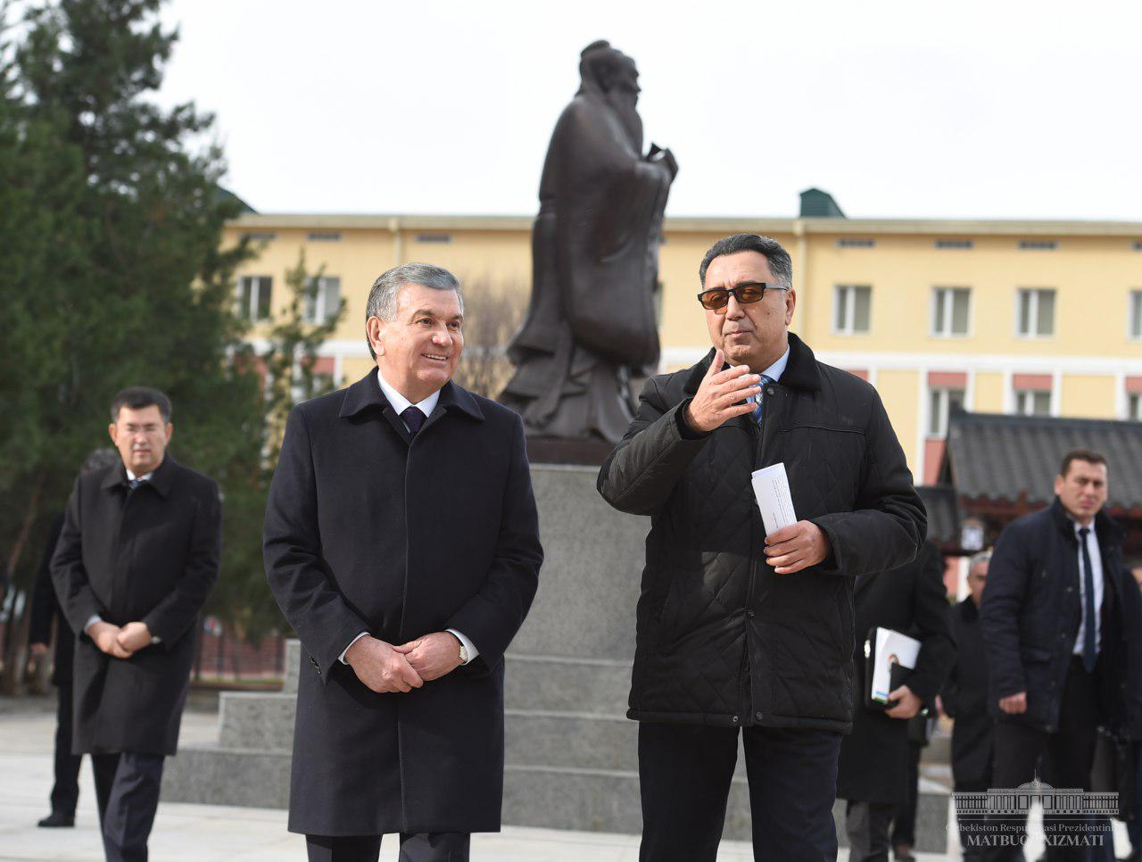 Shavkat Mirziyoyev Samarqanddagi Konfutsiy maydonini koʻzdan kechirdi