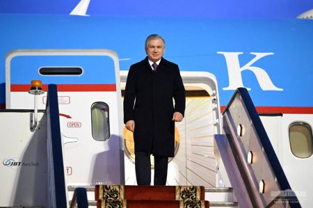 Uzbek President Arrives in St. Petersburg