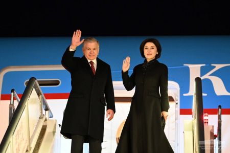 Uzbek President Arrives in Shenzhen