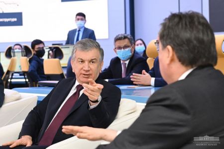 Shavkat Mirziyoyev Visits Digital Government Office