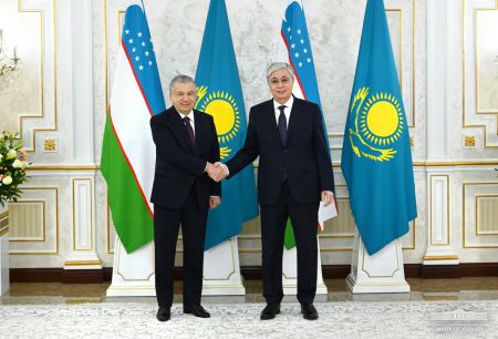 Лидеры Узбекистана и Казахстана выступили за дальнейшее развитие полномасштабного сотрудничества