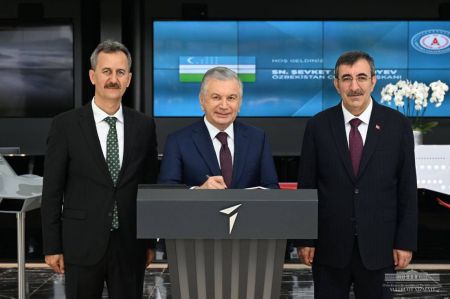 Президент Узбекистана посетил Турецкую аэрокосмическую компанию