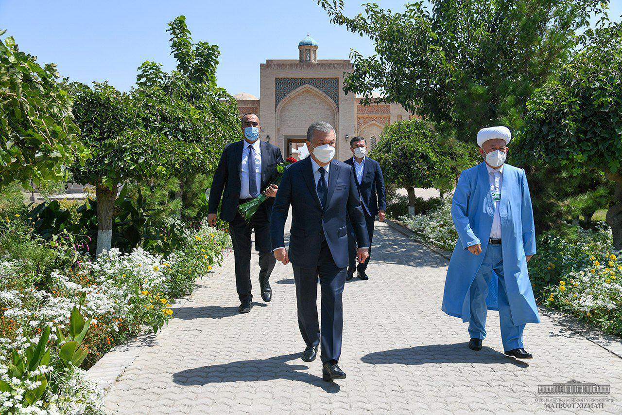 In tribute to Karim Kamalov at his grave