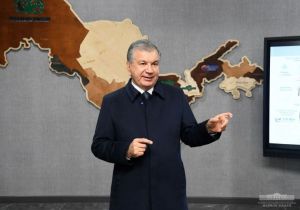 Shavkat Mirziyoyev Shahrisabzda zamonaviy ip-yigiruv korxonasi bilan tanishdi