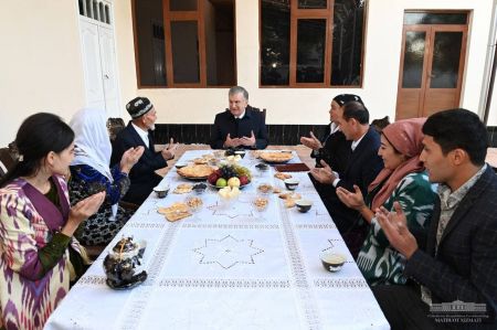 Shavkat Mirziyoyev Gets Acquainted  with the Life in Makhalla