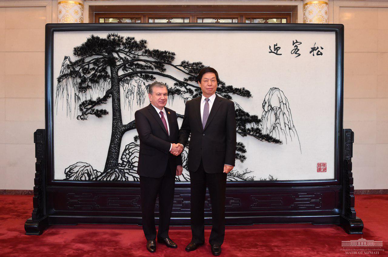 Президент Шавкат Мирзиёев провел встречу с главой парламента Китая