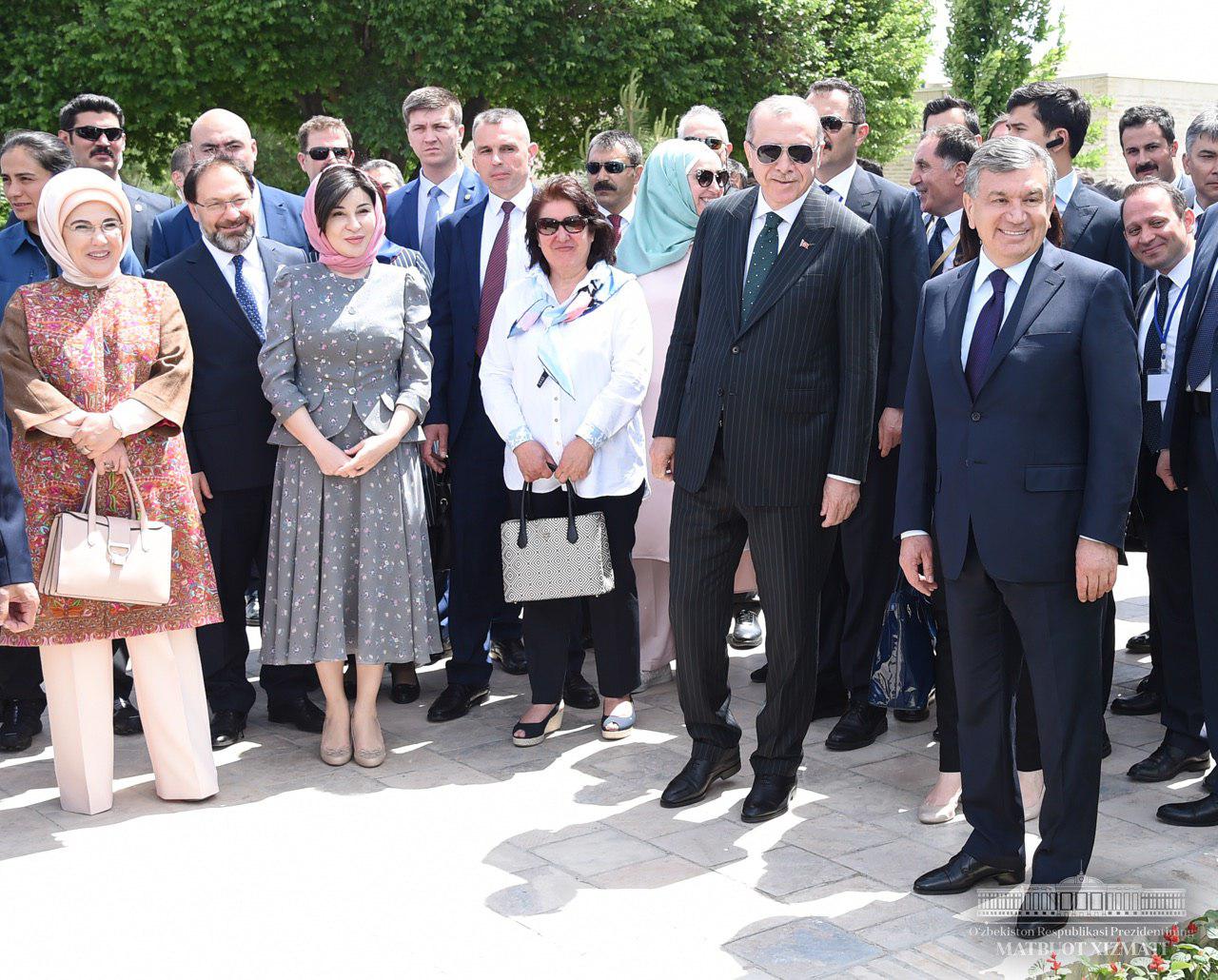 Presidents visit Bakhauddin Naqshband mausoleum