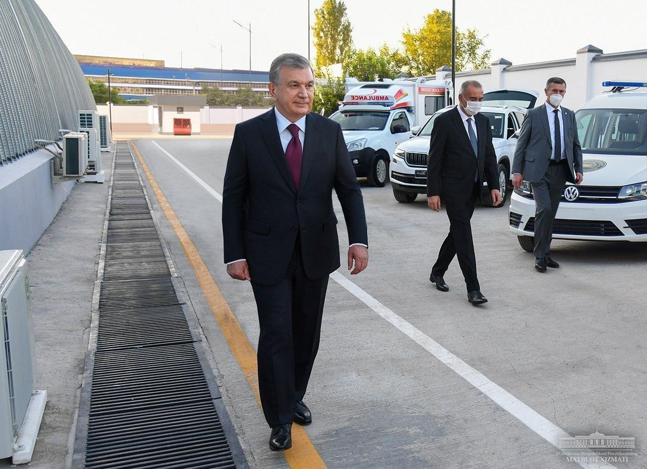 The President gets acquainted with new minivan models