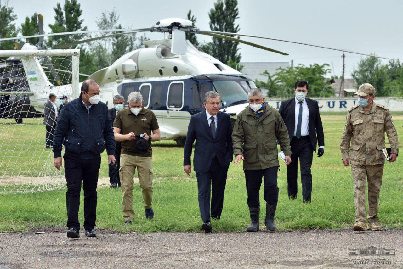 The President arrives in Syrdarya