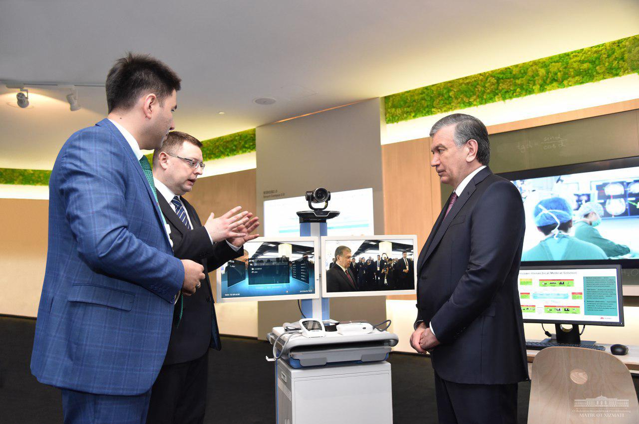 President visits Huawei Innovation Center