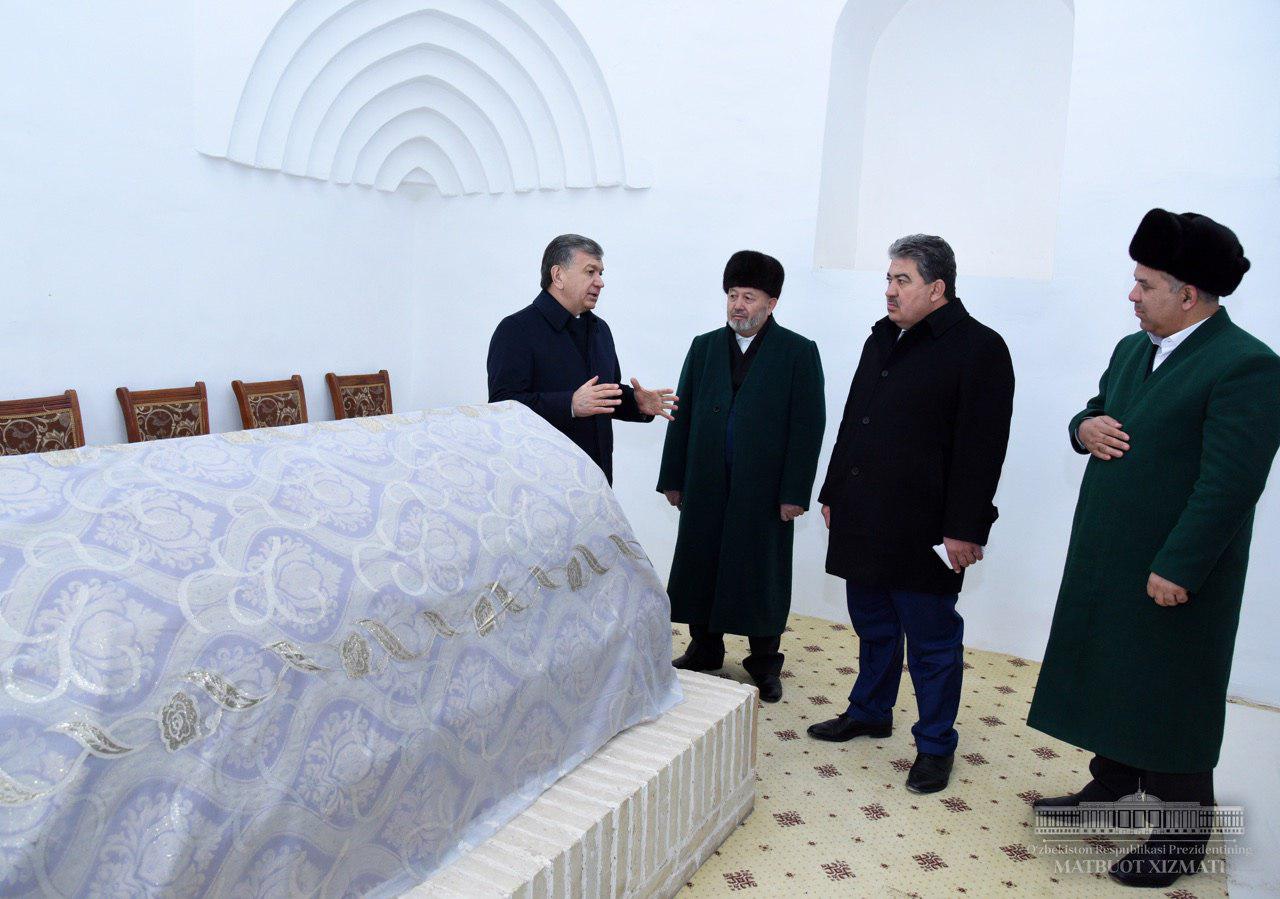 President Shavkat Mirziyoyev got acquainted with creative work carried out in Abul-Muin an-Nasafi mausoleum