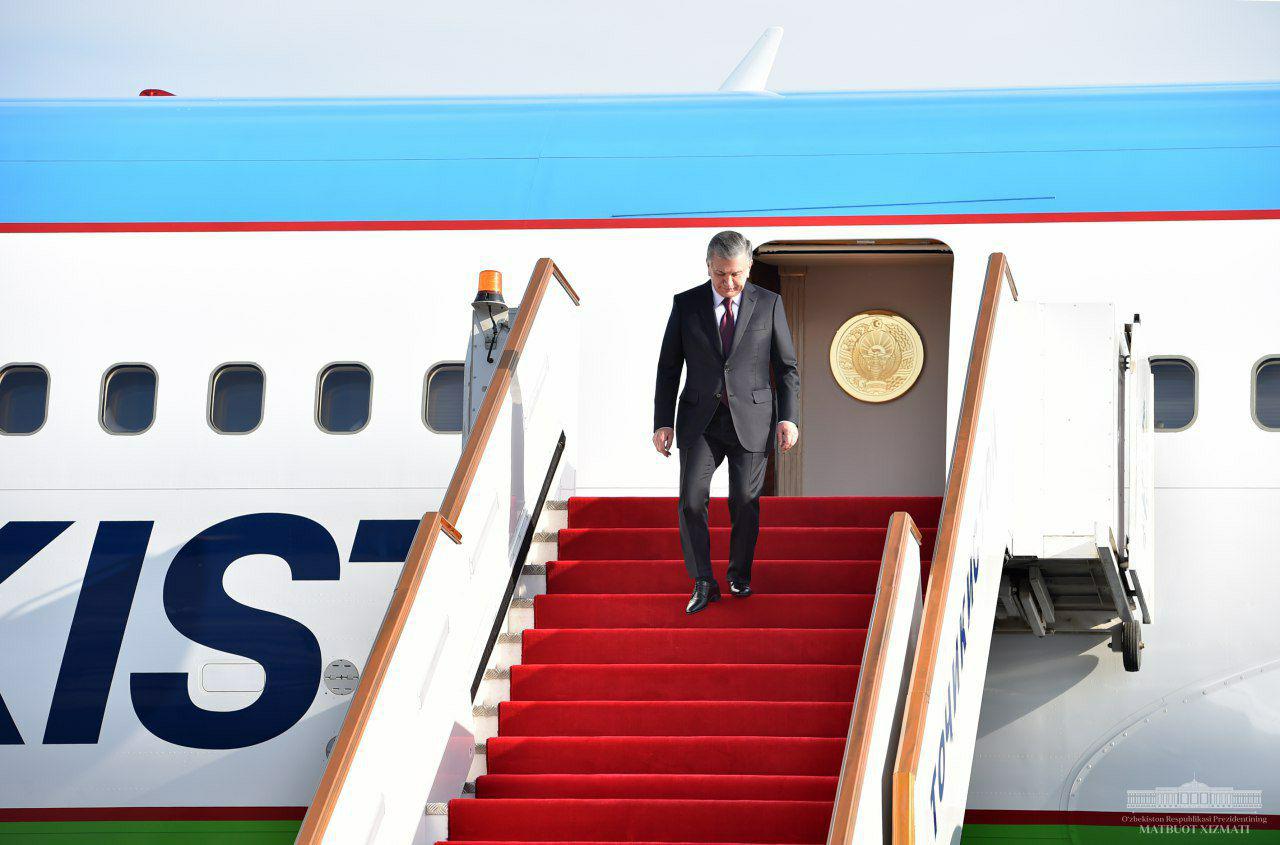 Shavkat Mirziyoyev arrives in Tajikistan