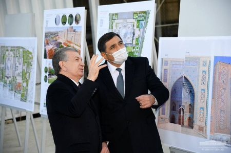 President Visits Construction of the New Center, Gives His Own Recommendations