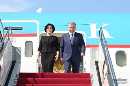 Uzbek President Arrives in Budapest