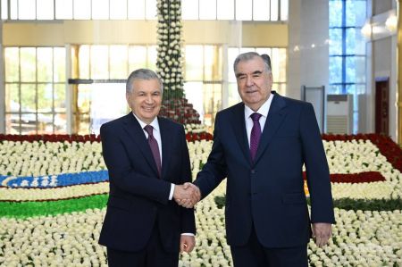 Uzbek President Arrives in Dushanbe