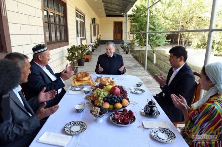 President Learns About a Makhalla Life