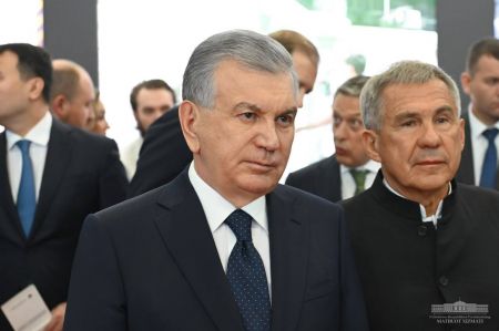 Президент Узбекистана посетил выставку промышленного потенциала Татарстана